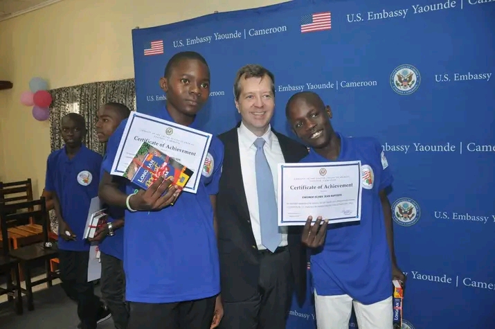 ALC Douala students meeting with the US Deputy Chief of Mission, representing the strong partnership between ALC and the United States Embassy